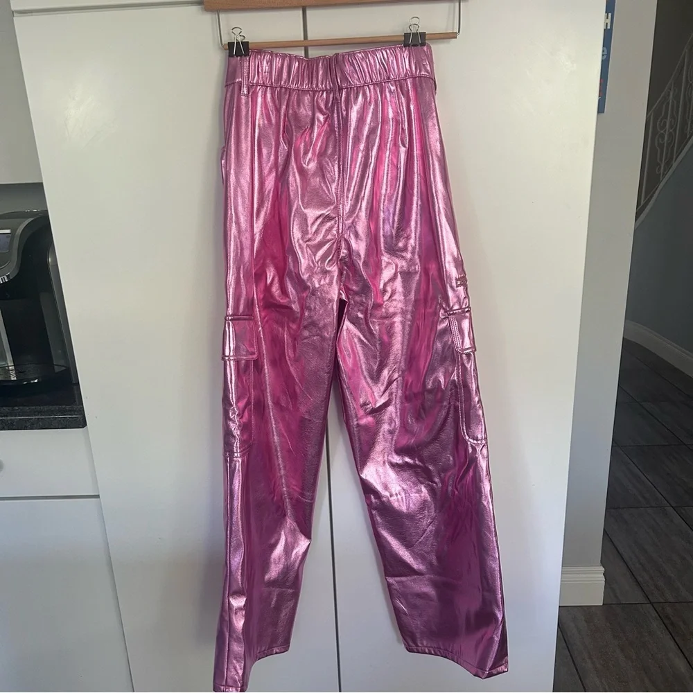 No Boundaries  Metallic Pink Wide Leg Cargo Pants. Size 8-10 - Picture 3 of 10